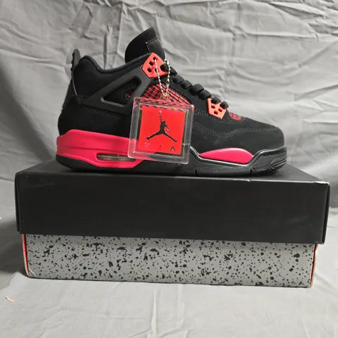 BOXED PAIR OF NIKE AIR JORDAN 4 RETRO BLACK/RED SNEAKERS SIZE UK 6