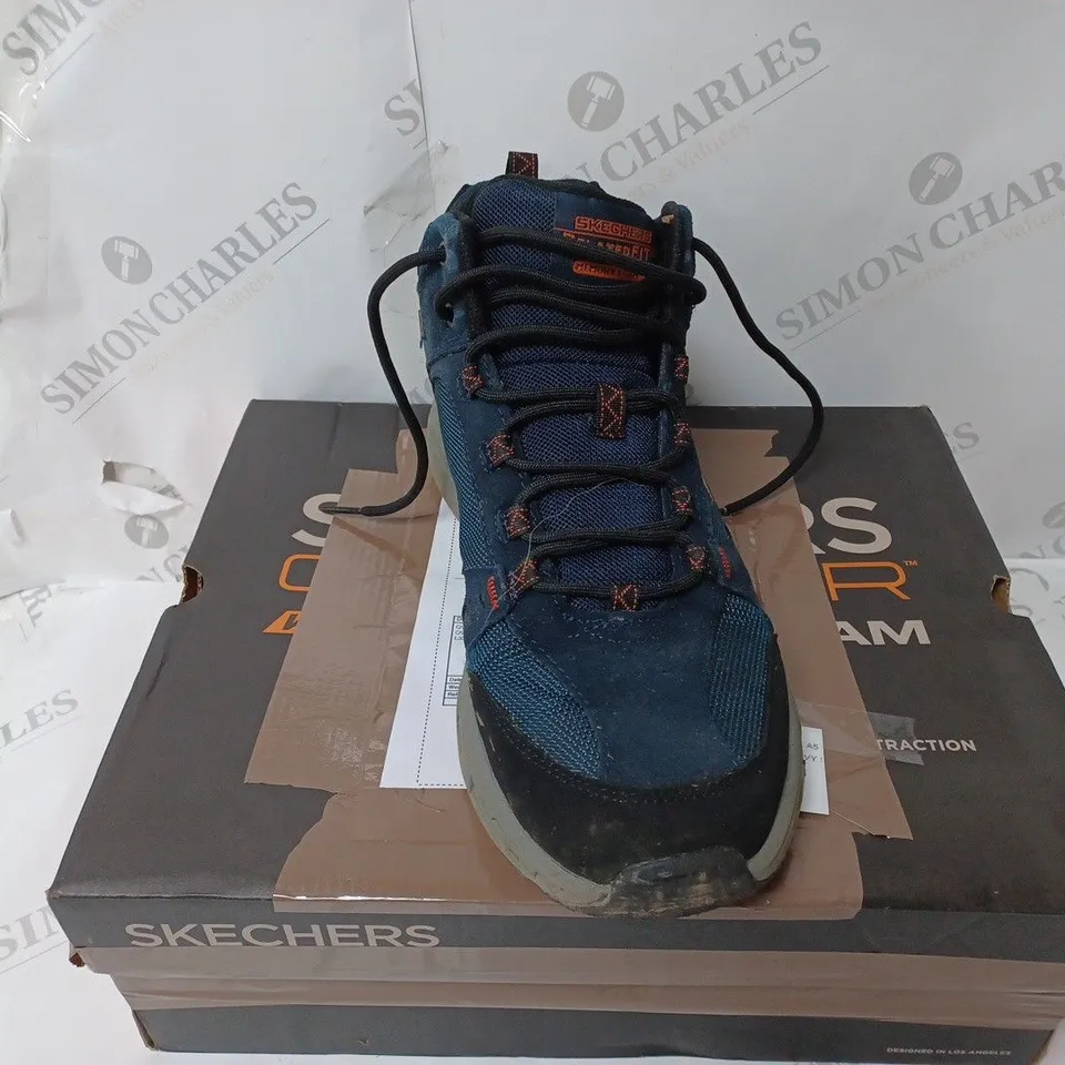 BOXED PAIR OF SKECHERS MENS LACE BOOTS IN NAVY - UK SIZE 10