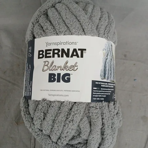 BERNAT BLANKET BIG YARN – GREY 