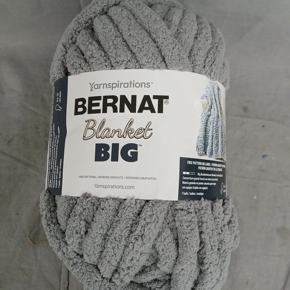 BERNAT BLANKET BIG YARN – GREY