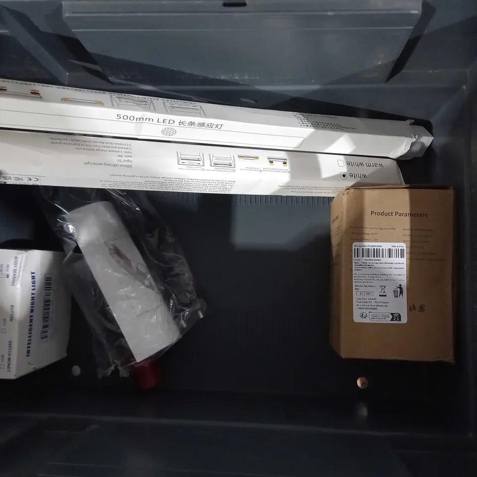 APPROX 10 HOUSEHOLD ITEMS TO INCLUDE WIFI CAMERA, KITCHEN SCALE, OXIMETER