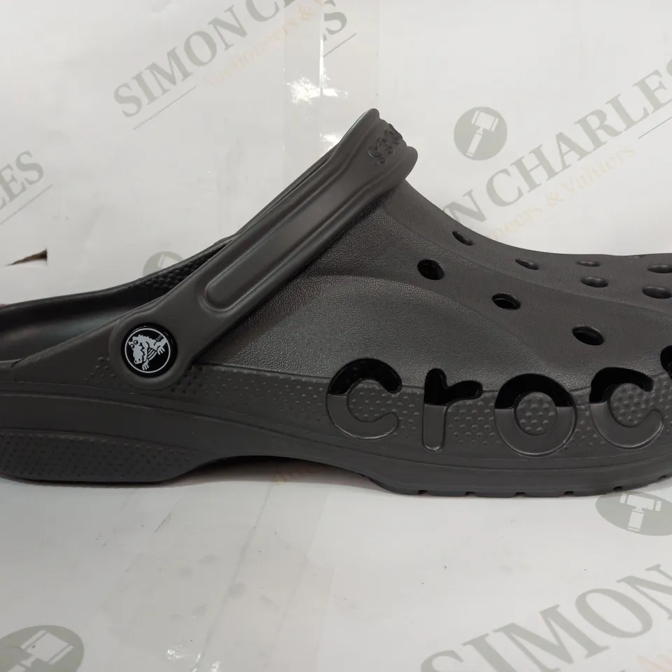 BOXED PAIR OF CROCS BAYA CLOGS IN GREY UK SIZE M12