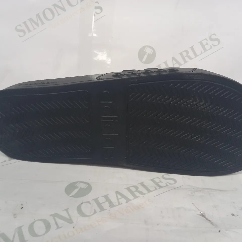 BOXED PAIR OF ADIDAS ADILETTE SHOWER SLIDERS IN BLACK UK SIZE 11