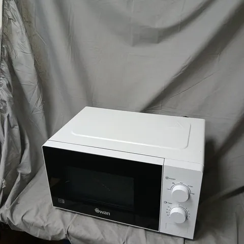SWAN MICROWAVE OVEN – WHITE, COUNTERTOP, 1100W INPUT, 700W OUTPUT