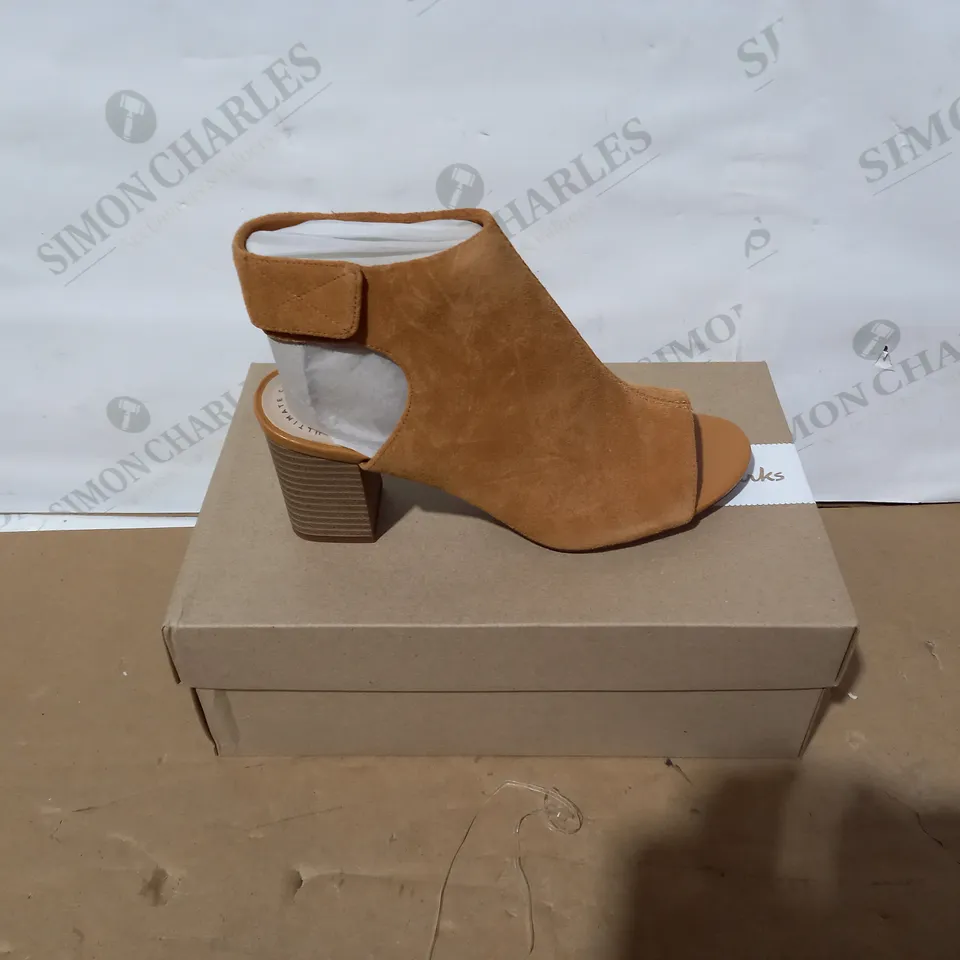 BOXED PAIR OF CLARKS - SIZE 3E