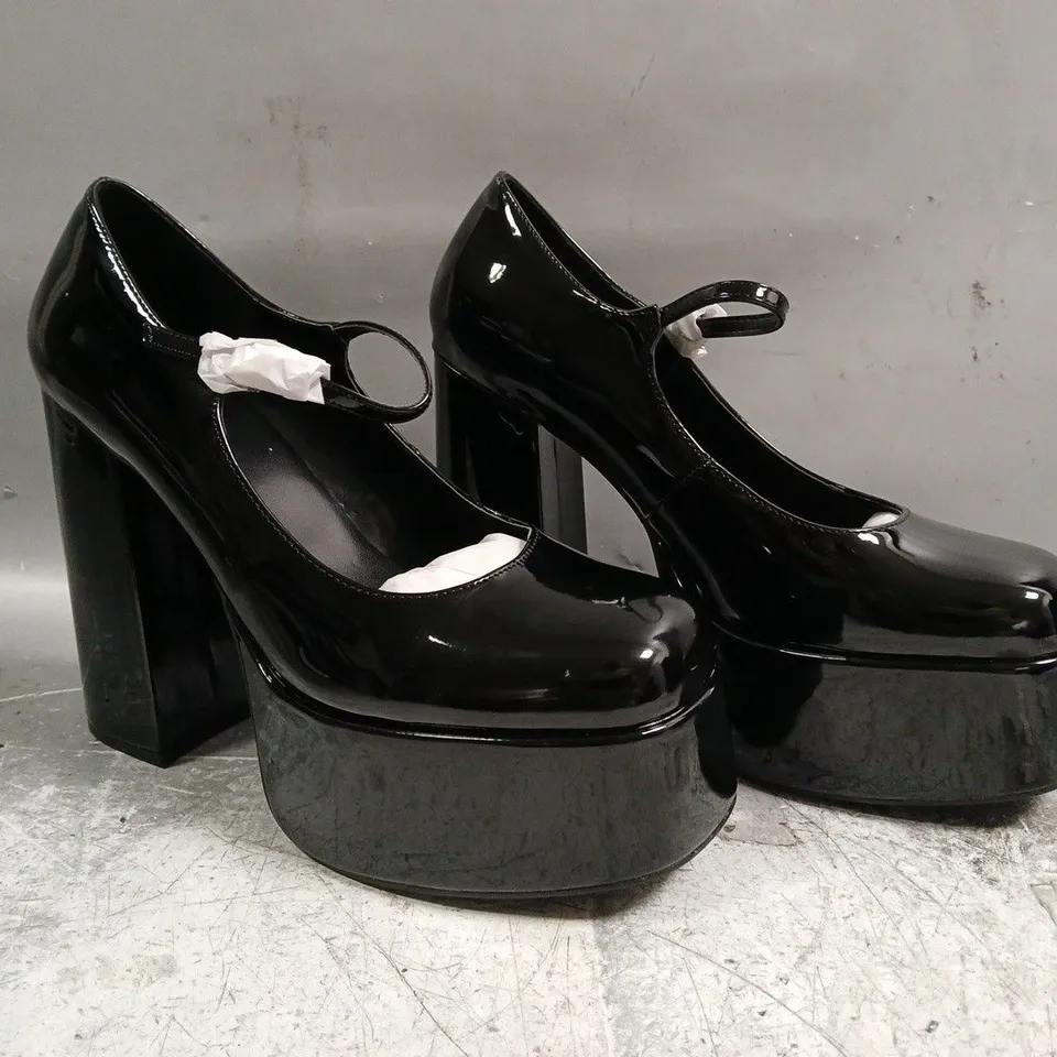 BOXED PAIR OF KOI DARKBLOOM BLACK PATENT PLATFORM HEELS SIZE UK 8