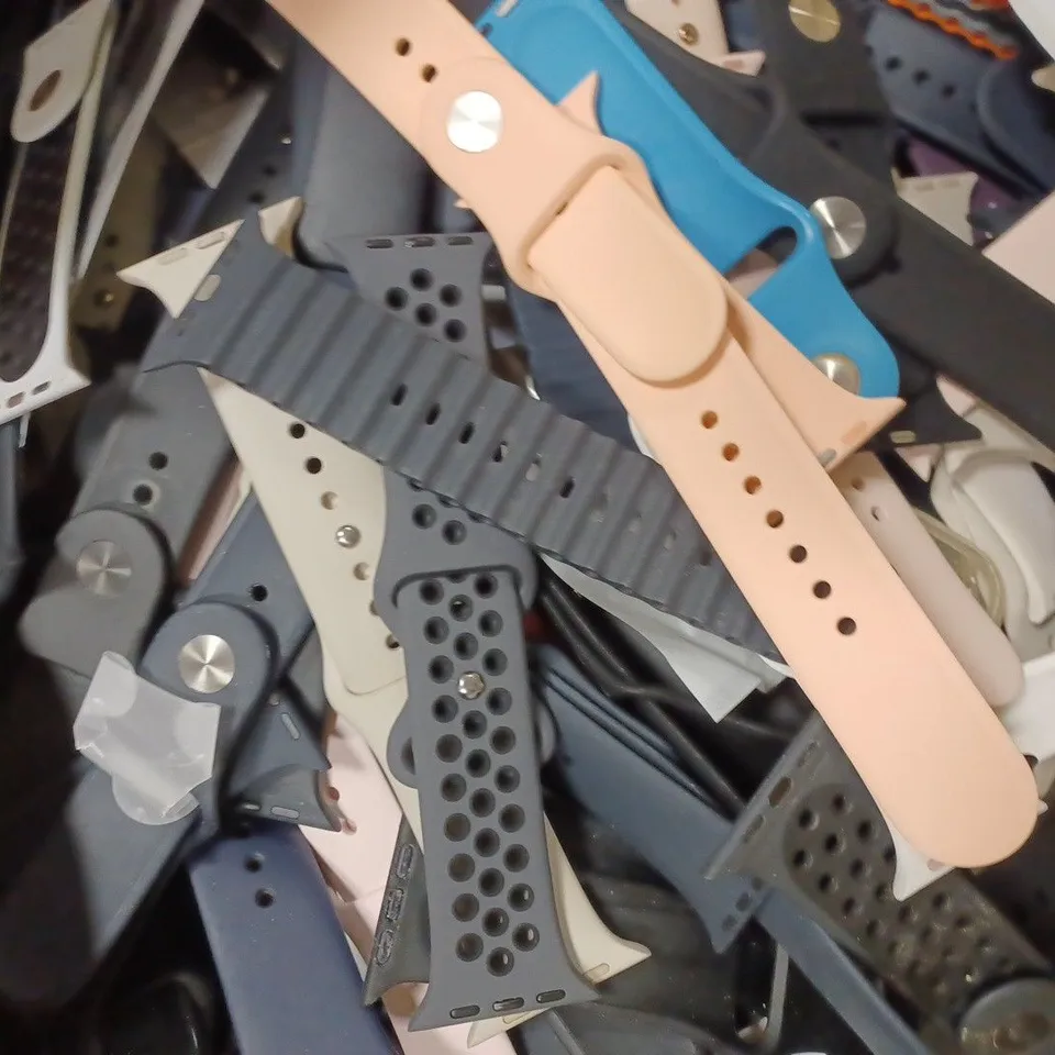 BOX OF A LARGE QUANTITY OF ASSORTED LOOSE WATCH STRAPS 