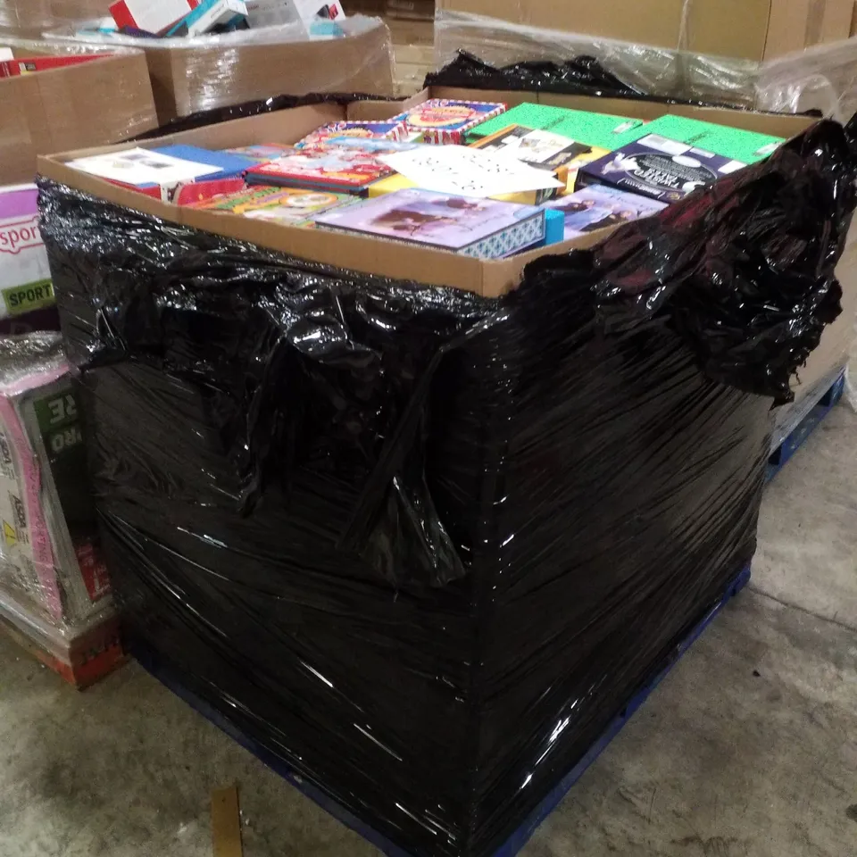 PALLET CONTAINING ASSORTED CHILDRENS BOOKS & ACTIVITY TINS