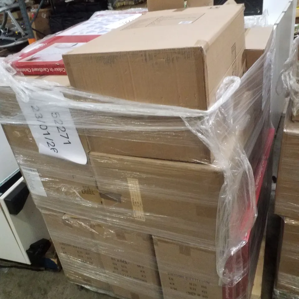 PALLET CONTAINING ASSORTED CHRISTMAS  DECORATIONS INCLUDING 3D WOODEN STARS, LINEN STOCKINGS, BELL GARLAND, COLOUR-IN CARDBOARD CHRISTMAS TREE & FAUX MISTLETOE