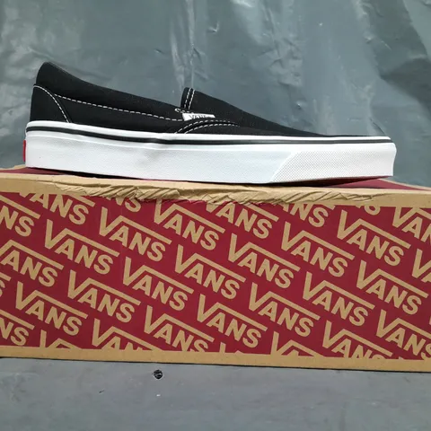 BOXED PAIR OF VANS CLASSIC SLIP-ON SHOES IN BLACK/WHITE UK SIZE 5.5