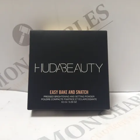 BOXED HUDABEAUTY EASY BAKE AND SNATCH PRESSED BRIGHTENING AND SETTING POWDER BANANA BREAD 8.5G