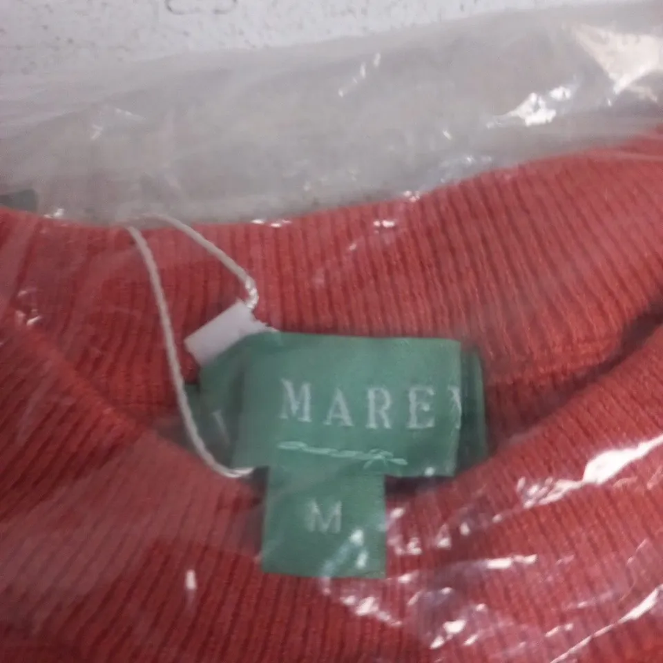 RED KNIT TOP, UK SIZE M (CLO-WOMAN) – BRAND TAG VISIBLE