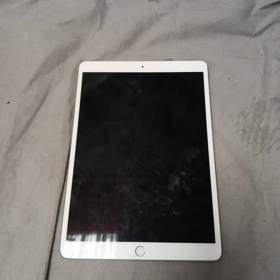 APPLE IPAD PRO 1ST GEN – SILVER