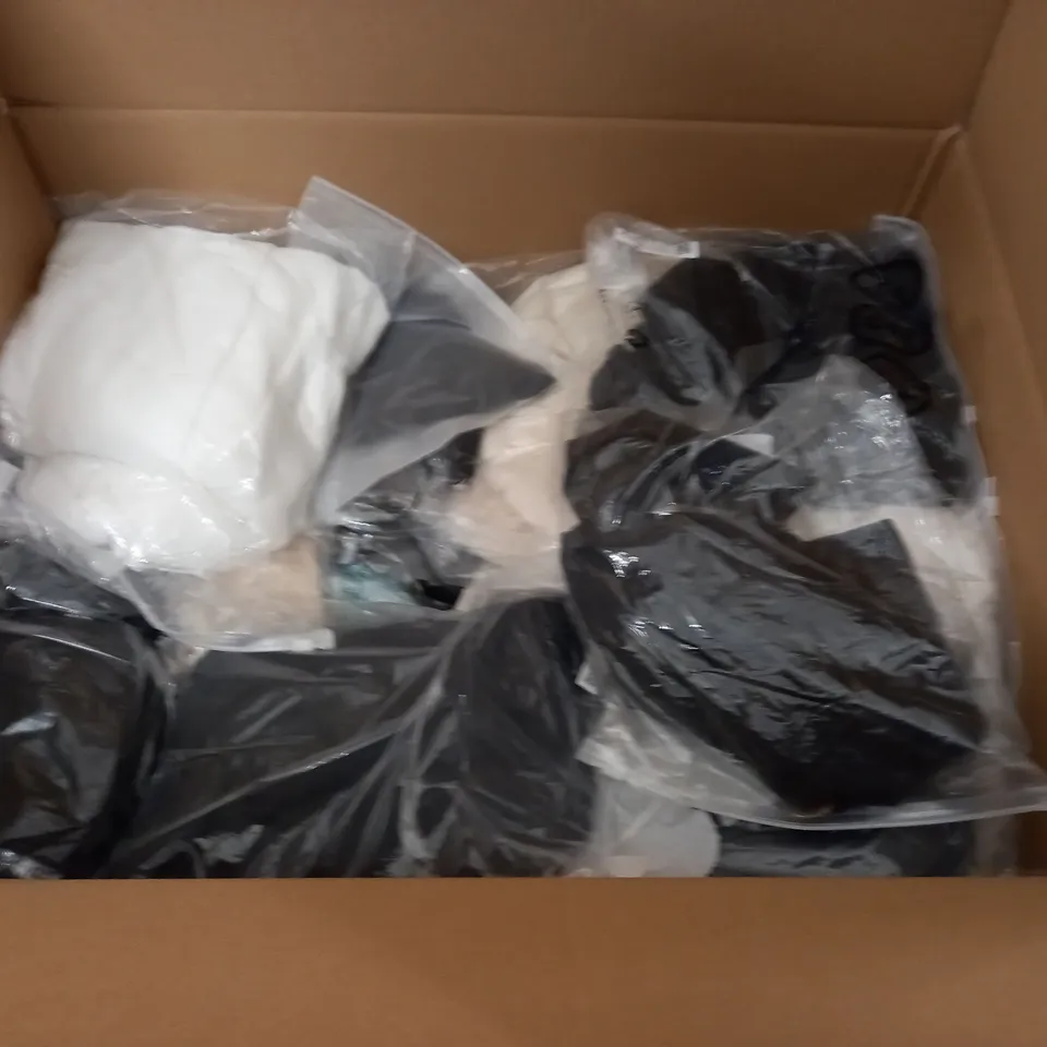 LARGE QUANTITY OF ASSORTED BAGGED CLOTHING ITEMS 