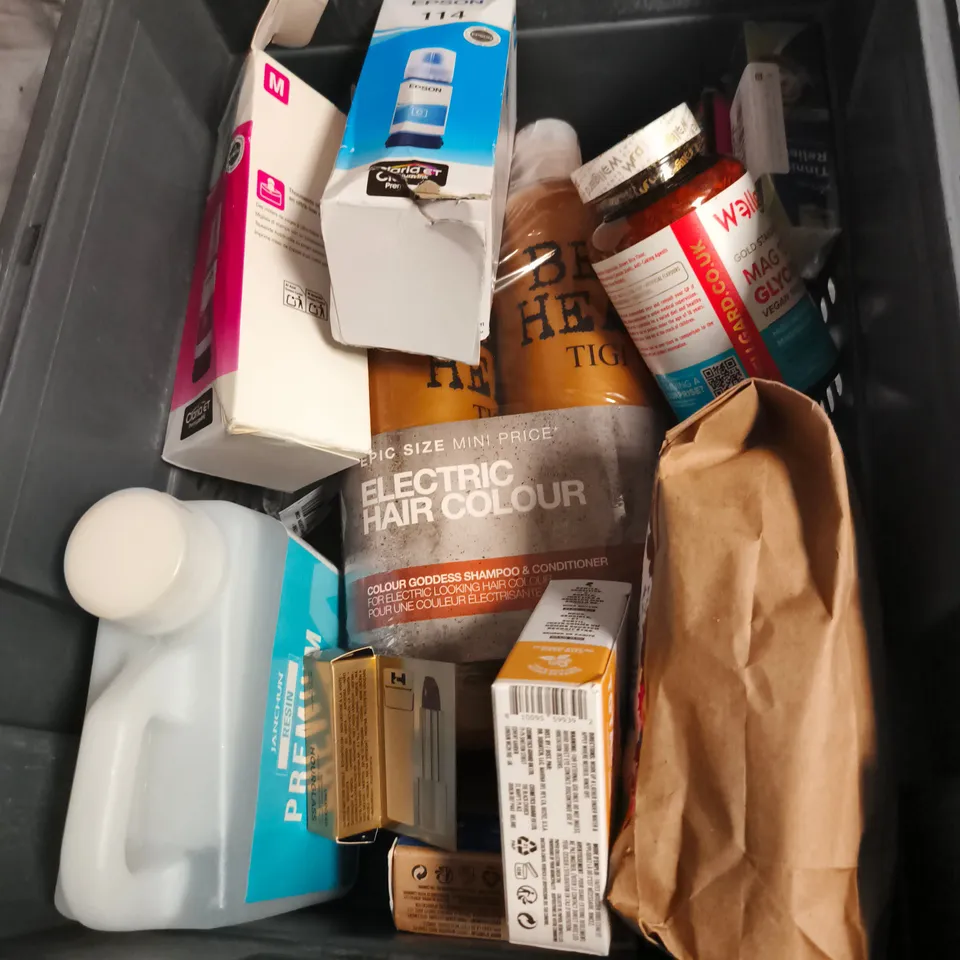 APPROXIMATELY 18 ASSORTED HEALTH & BEAUTY PRODUCTS INCLUDING ISOSKIN CLEANSING , SOLUTION WHITE TOOTH REPAIR AND SQUATCH MENS NATURAL SOAP 