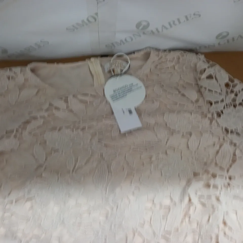 BOOHOO OCCASION PLUS LACE CONTRAST MIDI DRESS IN CREAM - 24