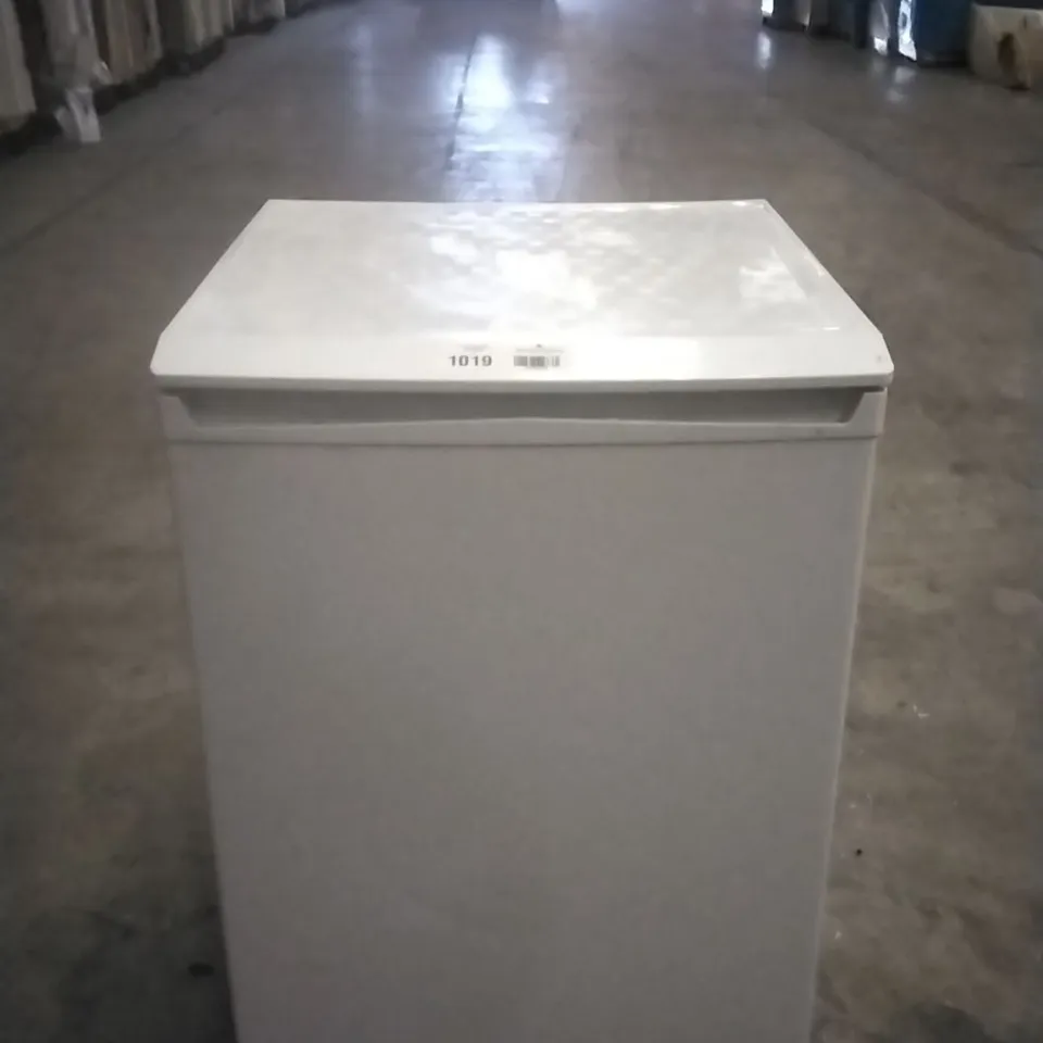 ESSENTIALS GO880704 COMMERCIAL 4 DRAW FREEZER SIZE: 55CM X 48CM COLOUR:WHITE