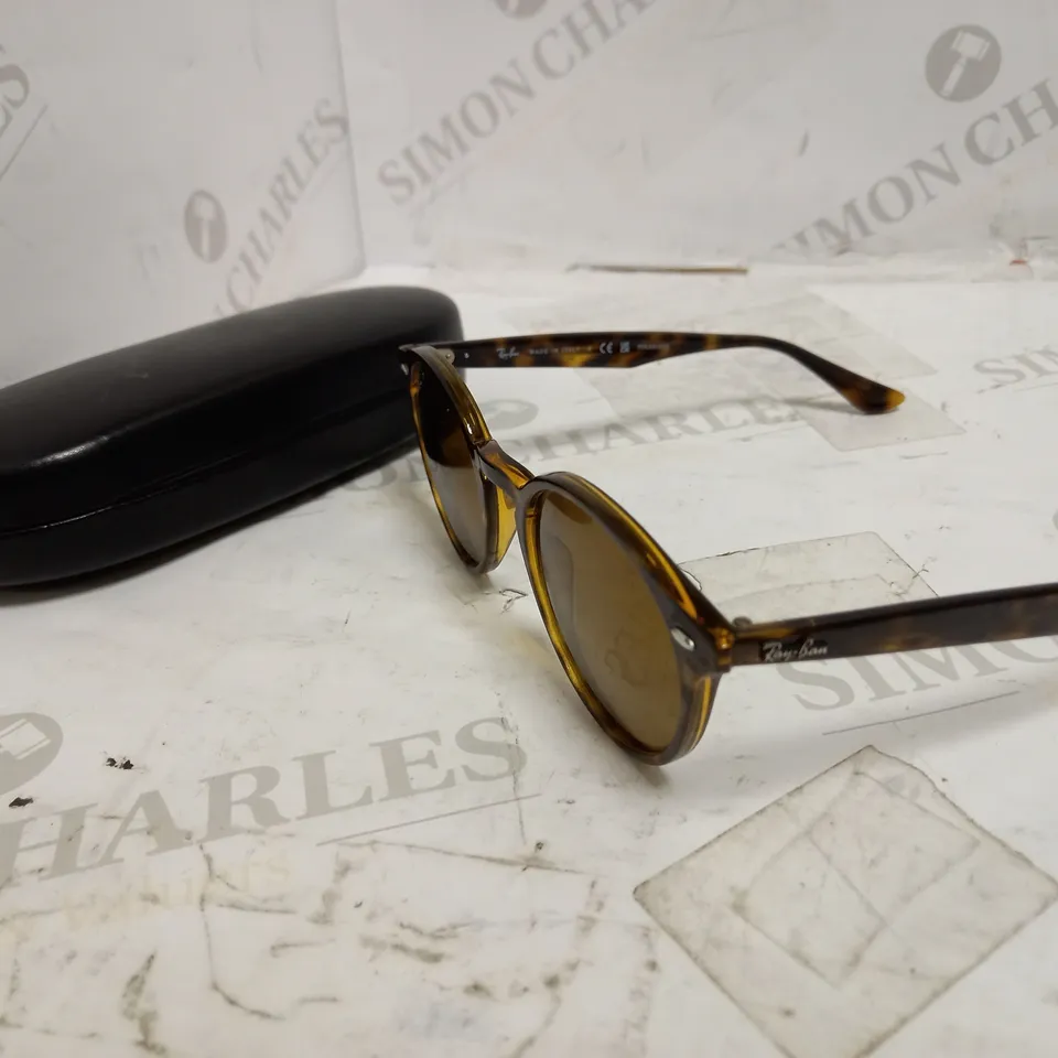RAY BAN-STYLE SUNGLASSES