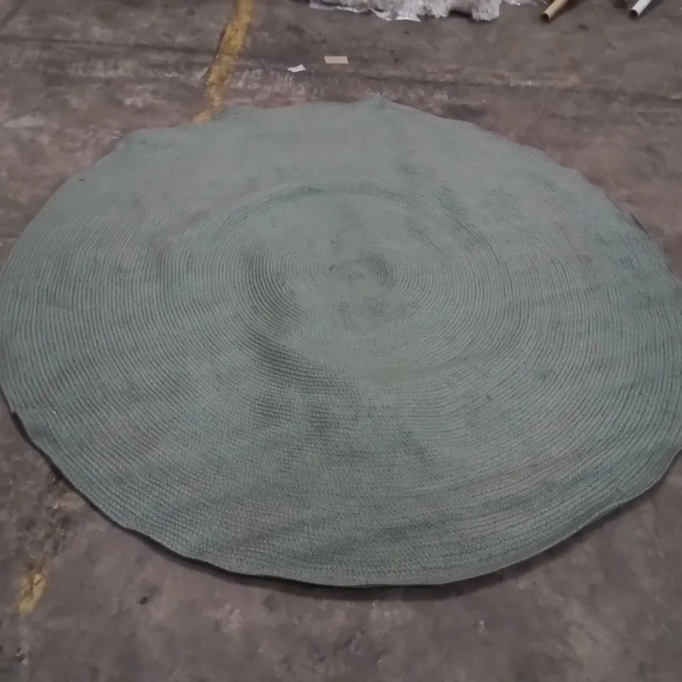 QUALITY DESIGNER AREA RUG - APPROXIMATELY 200X198