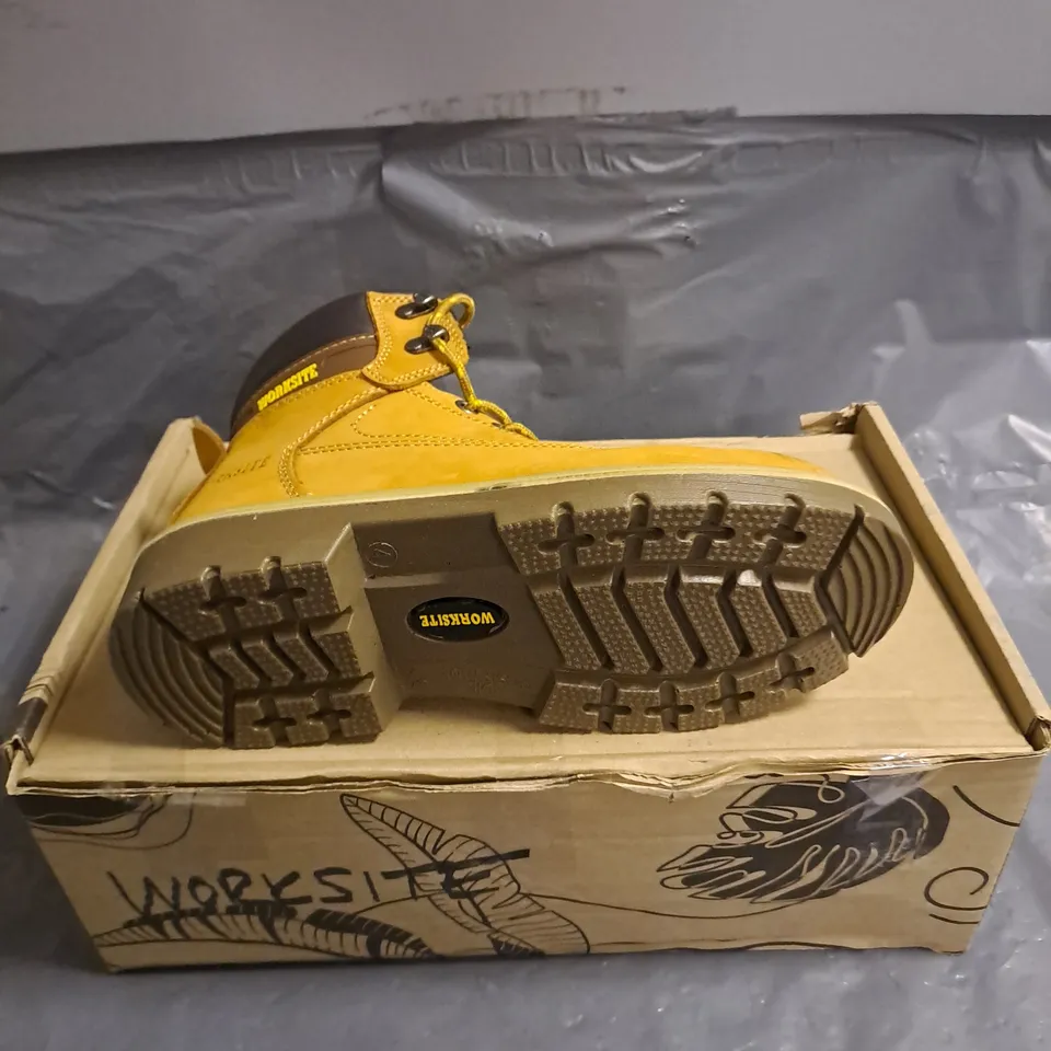BOXED PAIR OF WORKSITE STEEL TOE BOOTS IN BROWN SIZE 4