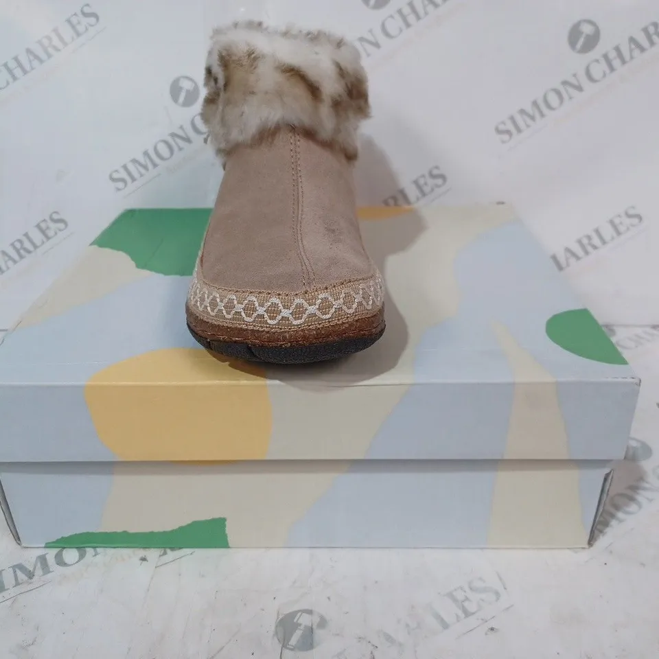 BOXED PAIR OF EARTH ORIGINS EMMALYN BOOTIES IN BEIGE - SIZE 6