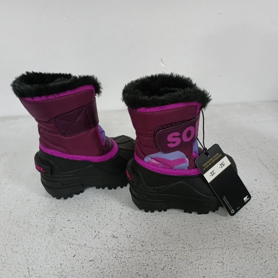 BOXED PAIR OF SOREL TODDLER SNOW COMMANDER BOOTS IN PURPPLE/BLACK - UK 3