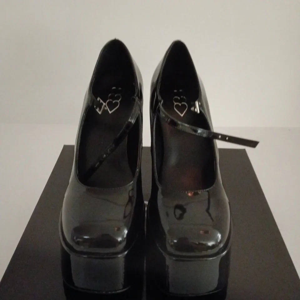 BOXED PAIR OF KOI BLACK PATENT PLATFORM MARY JANE HEELS WITH ANKLE STRAP - UK SIZE 6