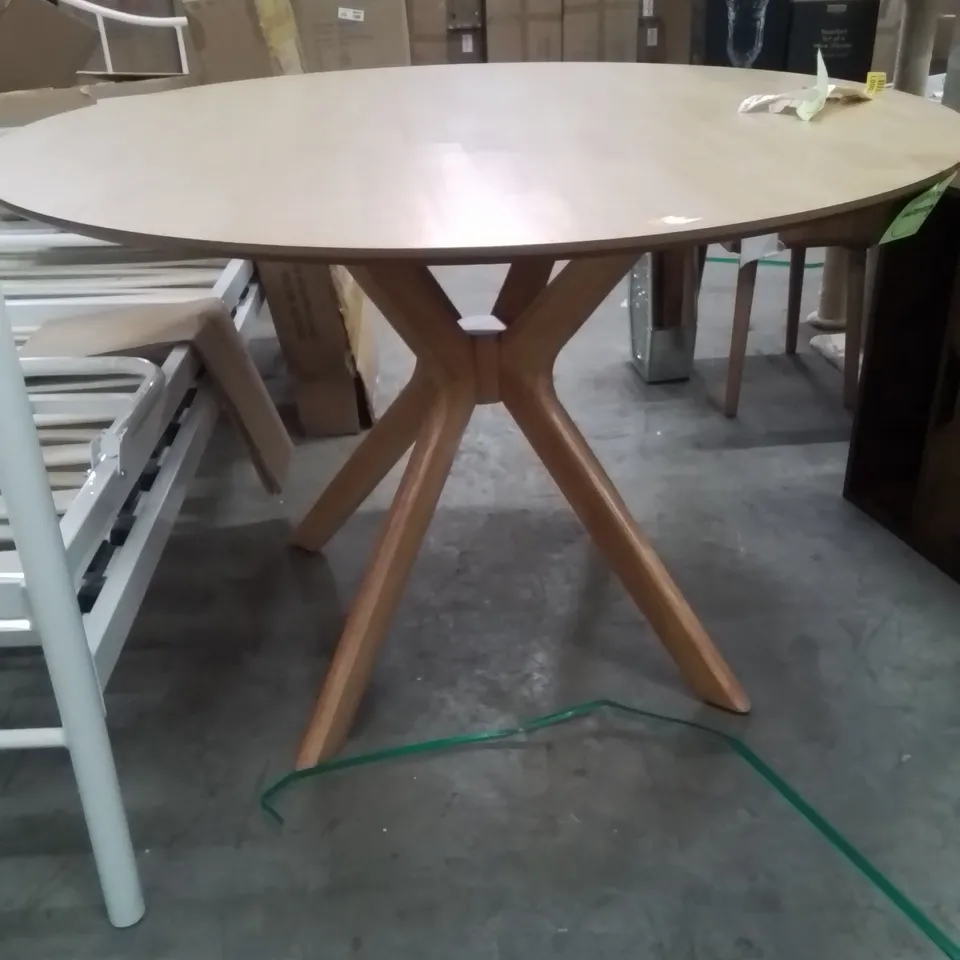 ROUND DINING TABLE