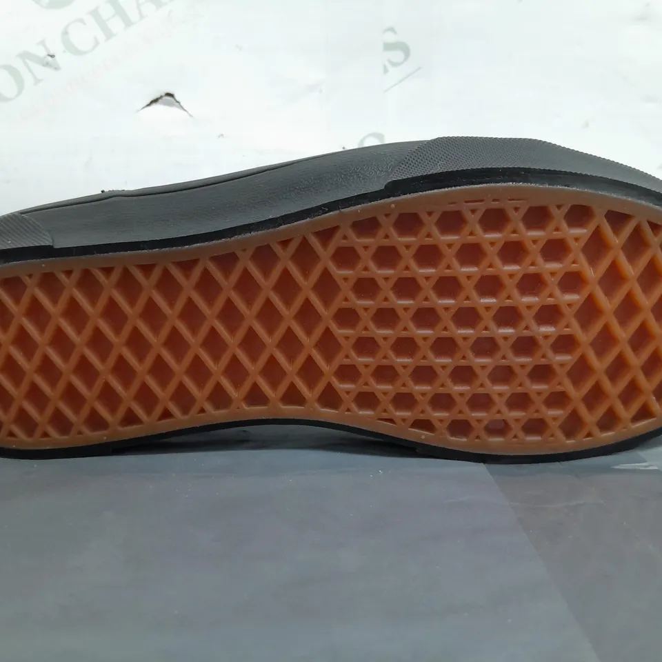 BOXED PAIR OF VANS SHOES IN BLACK UK SIZE 5