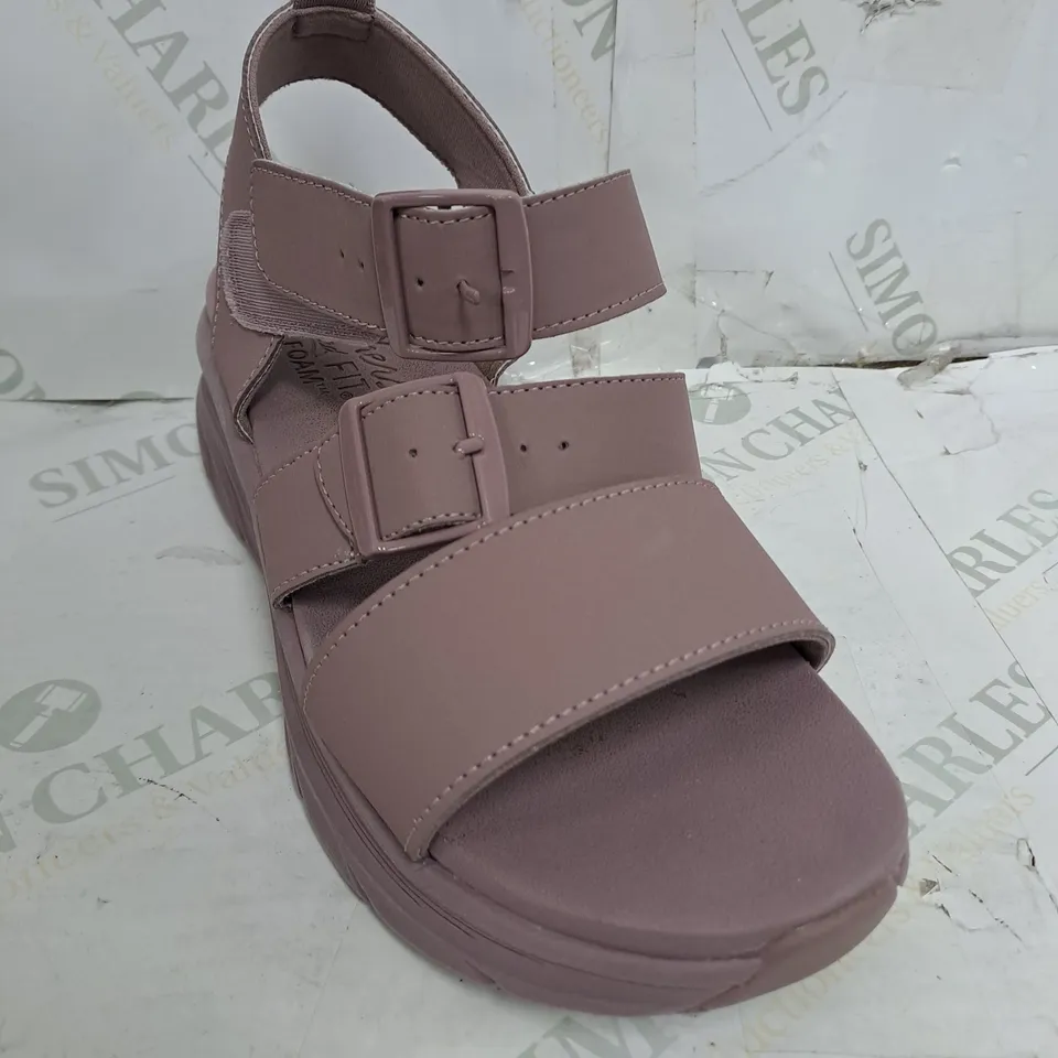 SKECHERS D'LUX WALKER RETRO COSMOS SANDAL - UK 6