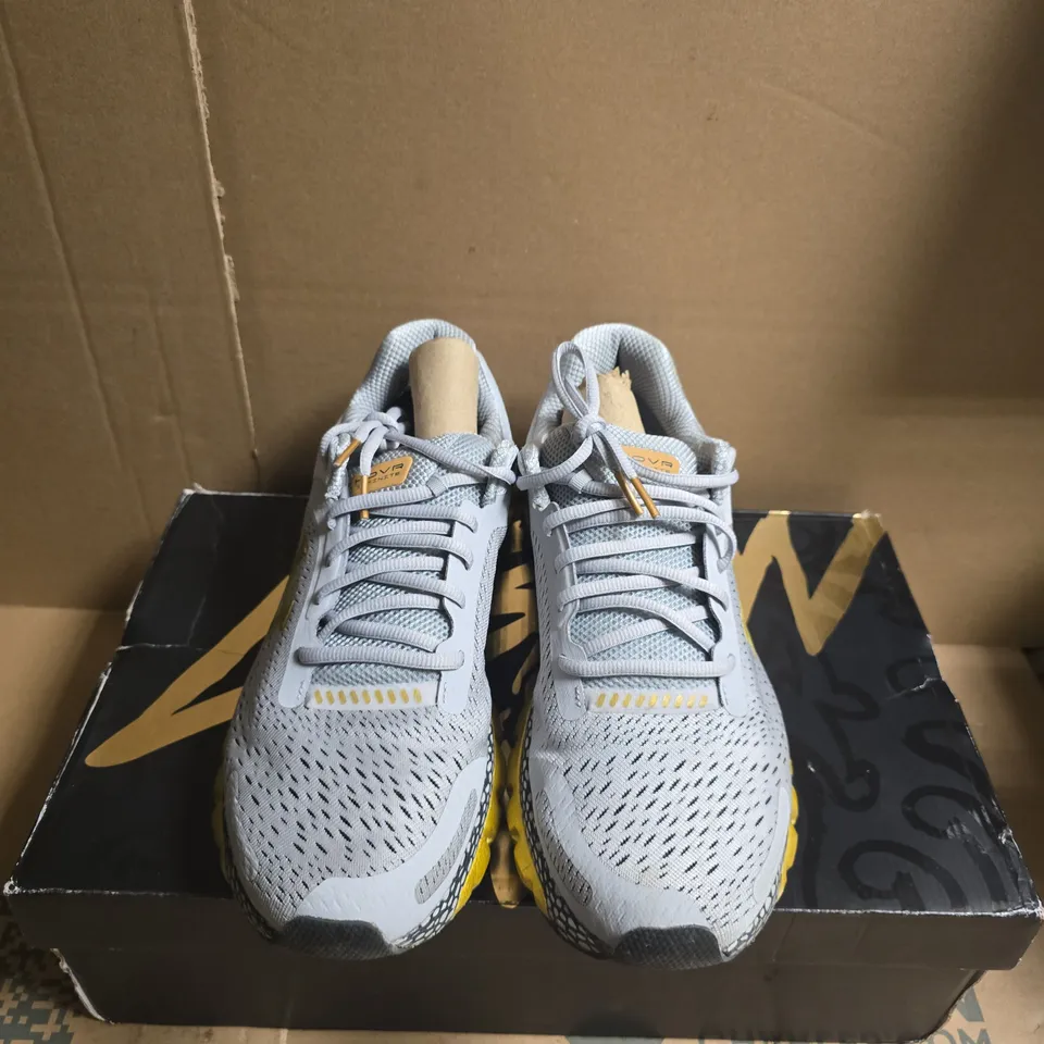BOXED PAIR OF UNDER ARMOUR TRAINERS - UK SIZE 10.5