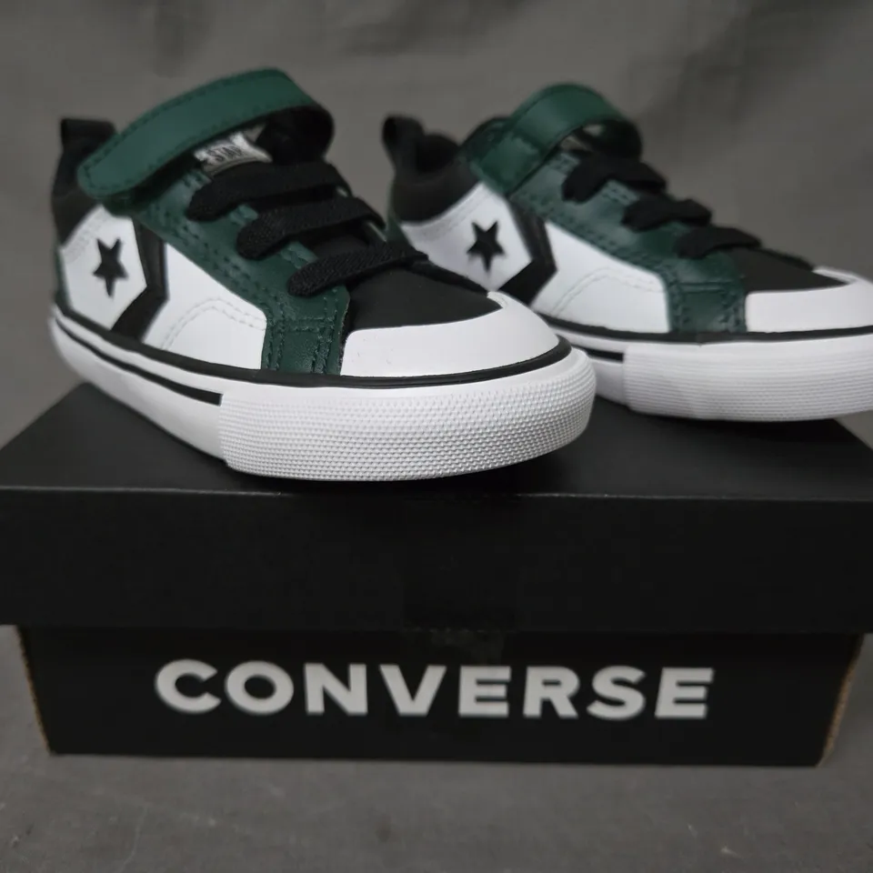 BOXED PAIR OF CONVERSE INFANT'S SHOES IN WHITE/BLACK/GREEN UK SIZE 8