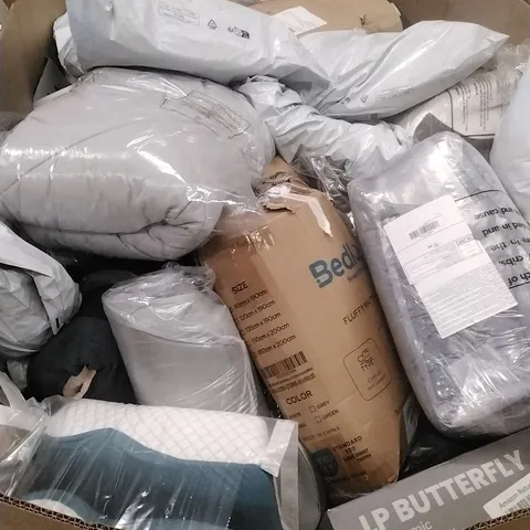 A PALLET CONTAINING ASSORTED PILLOWS , MATTRESS TOPPER, SIMILAR PRODUCTS ETC