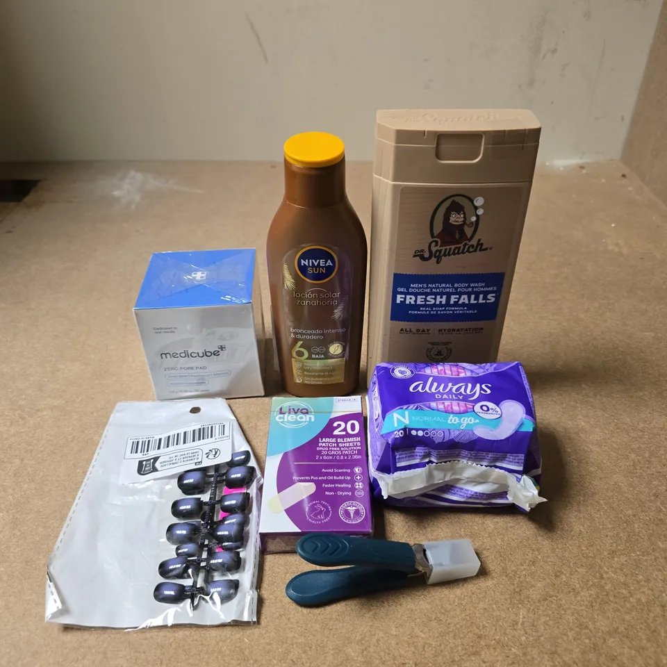 APPROXIMATELY 15 ASSORTED HEALTH & BEAUTY PRODUCTS TO INCLUDE ZERO PORE PAD, BLEMISH PATCHES, NAIL CLIPPERS ETC