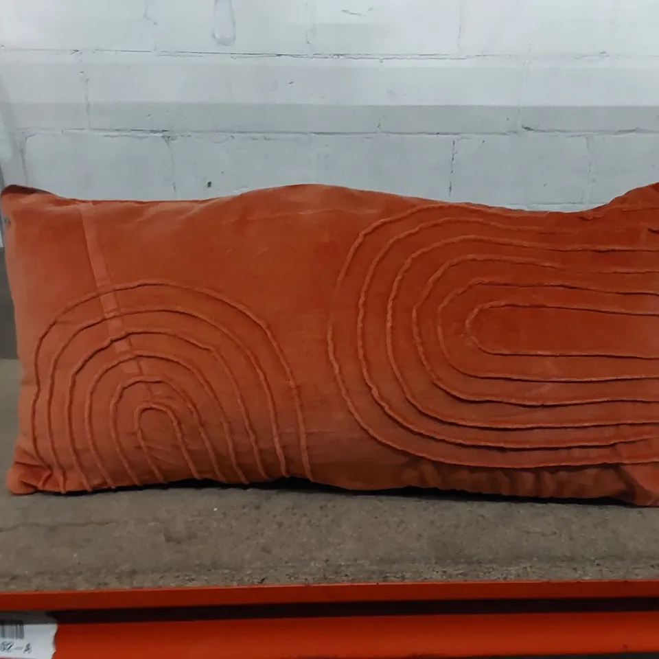 GEOMETRIC RECTANGULAR LUMBAR CUSHION