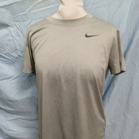 NIKE DRI-FIT TEE T-SHIRT – SIZE M