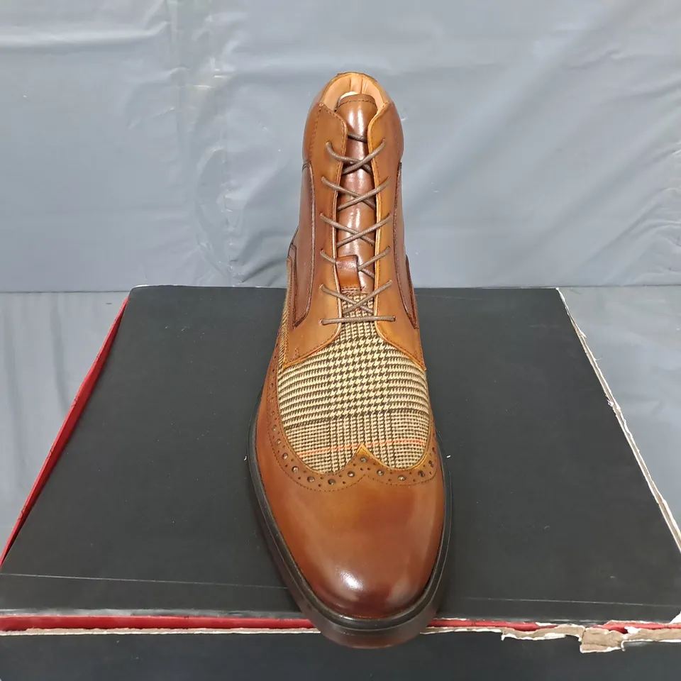 BOXED PAIR OF ALEXANDER PACE 'CROSSWALL' PREMIUM LEATHER DERBY BOOTS - SIZE 11