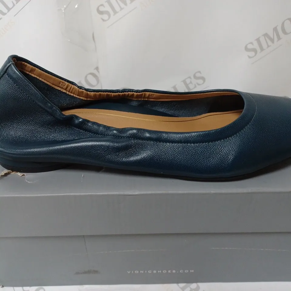 BOXED PAIR OF OUTLET VIONIC BALLERINA SHOES NAVY SIZE 7
