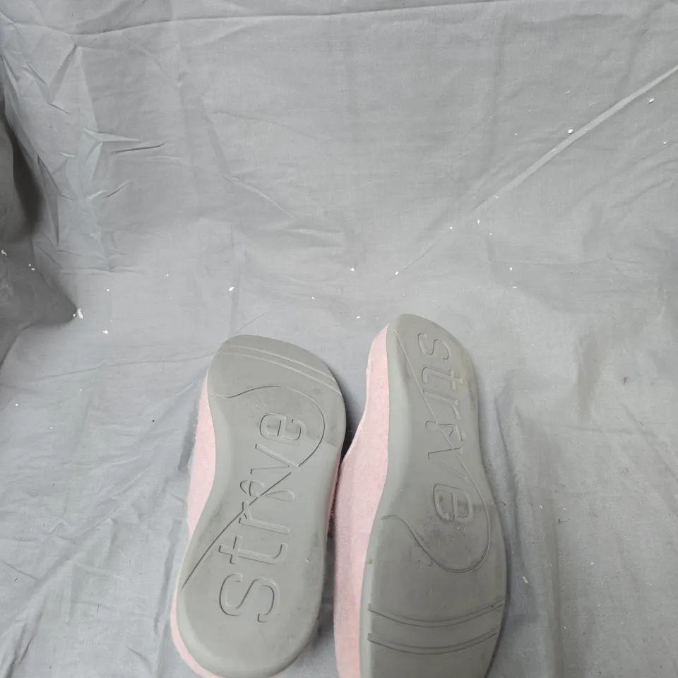 STRIVE WOMEN'S PINK SLIPPERS – UK SIZE 7