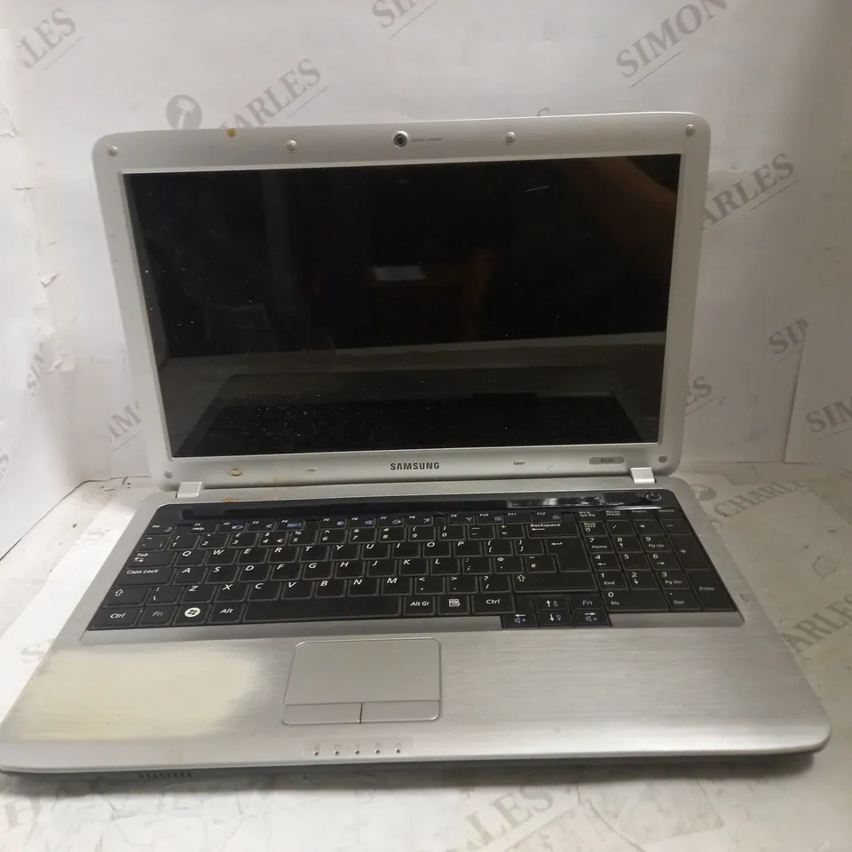 SMASUNG NOTEBOOK R530 LAPTOP