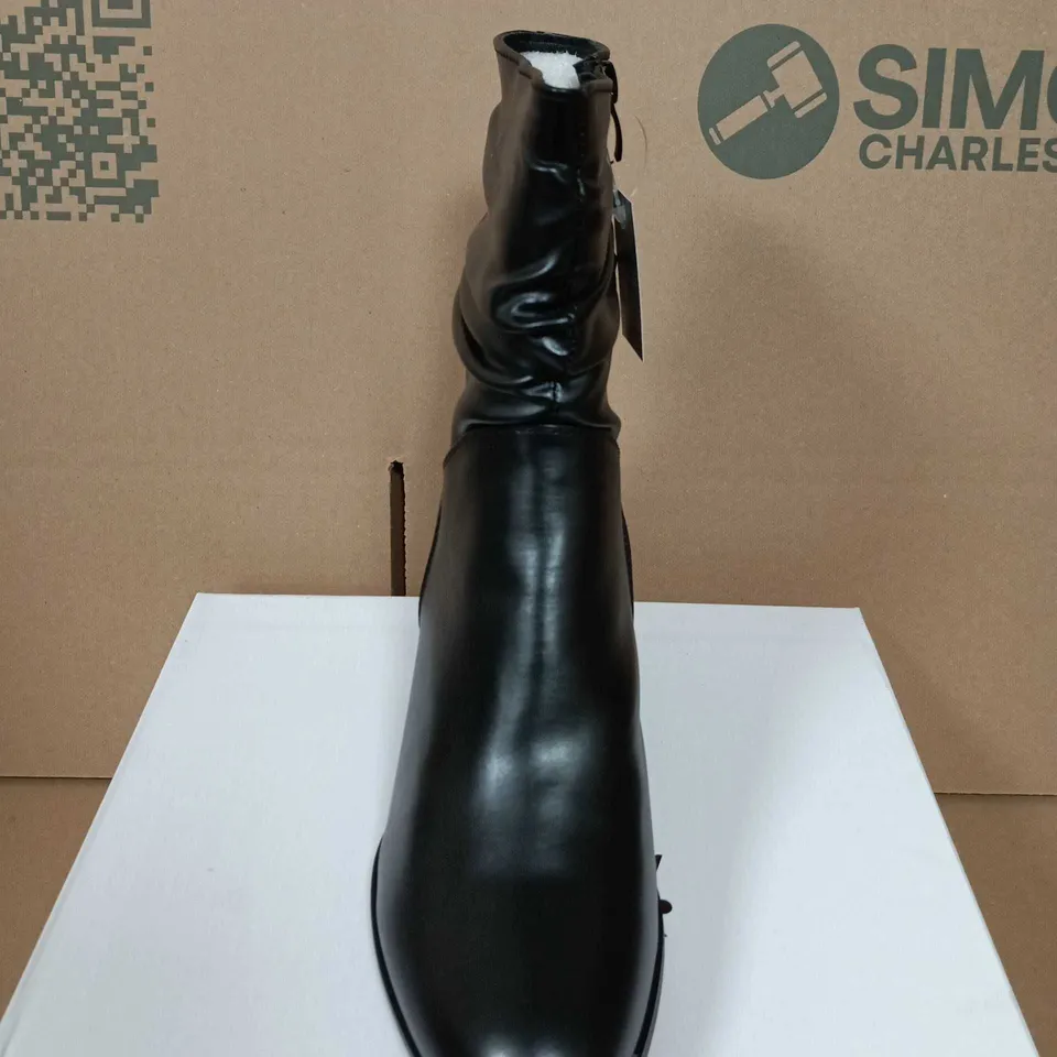 BOXED PAIR OF LOLITA BLACK LEATHER ANKLE BOOT – E. SHOES BY EMMA, UK SIZE 7