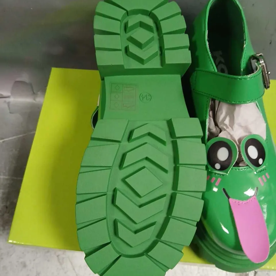 BOXED KOI IL TIRA CHEEKY FROG MARY JANES SIZE 2