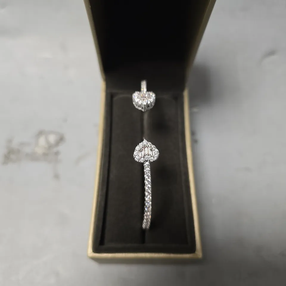 BOXED WARREN JAMES HEART BANGLE 