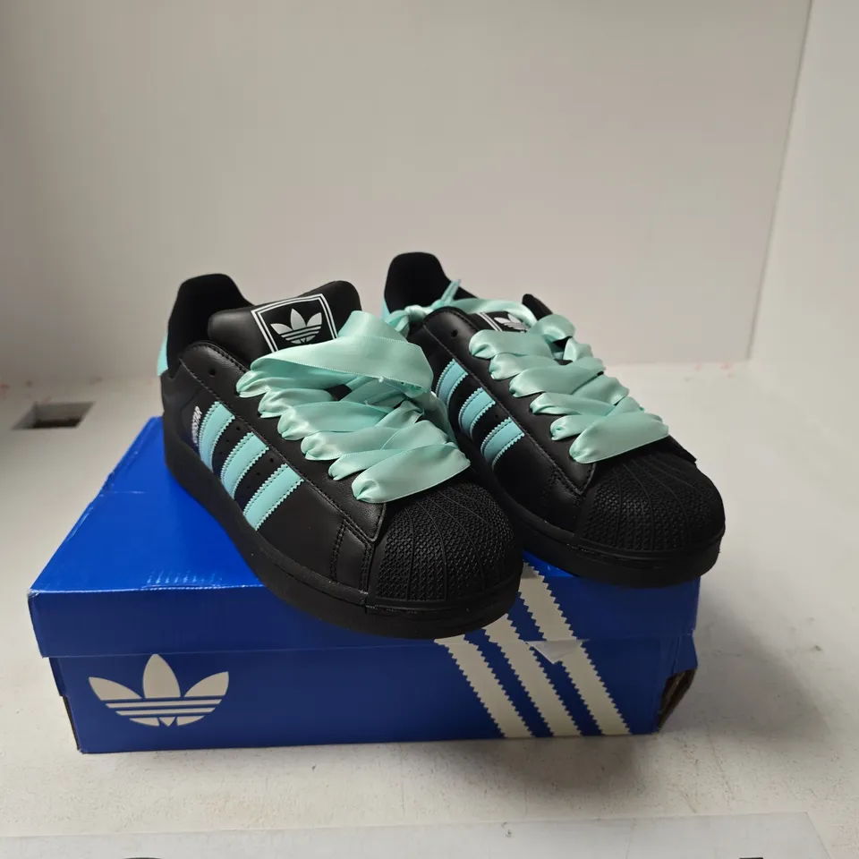 ADIDAS SUPERSTAR UK 7 TRAINERS BOXED