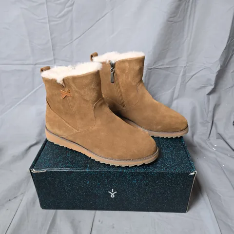 EMU AUSTRALIA BEACH MINI 2 FLUFFY BOOTS - CHESTNUT - SIZE 8