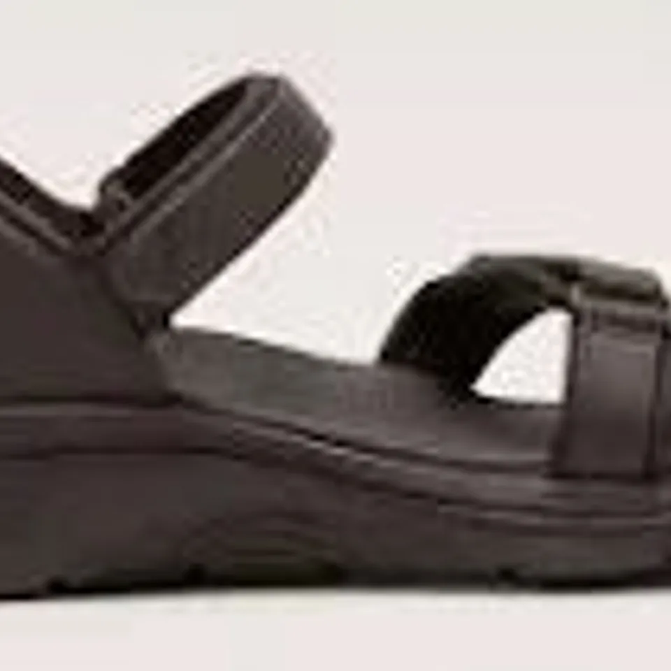 BOXED PAIR OF SKECHERS SLIP IN SANDALS - UK SIZE 7