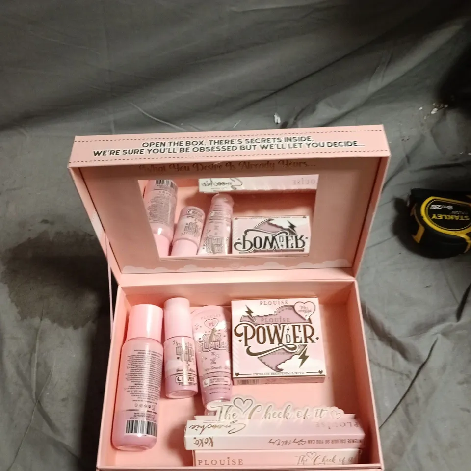 P LOUISE FULFILLING DREAMS PINK MAKEUP KIT – BOXED SET