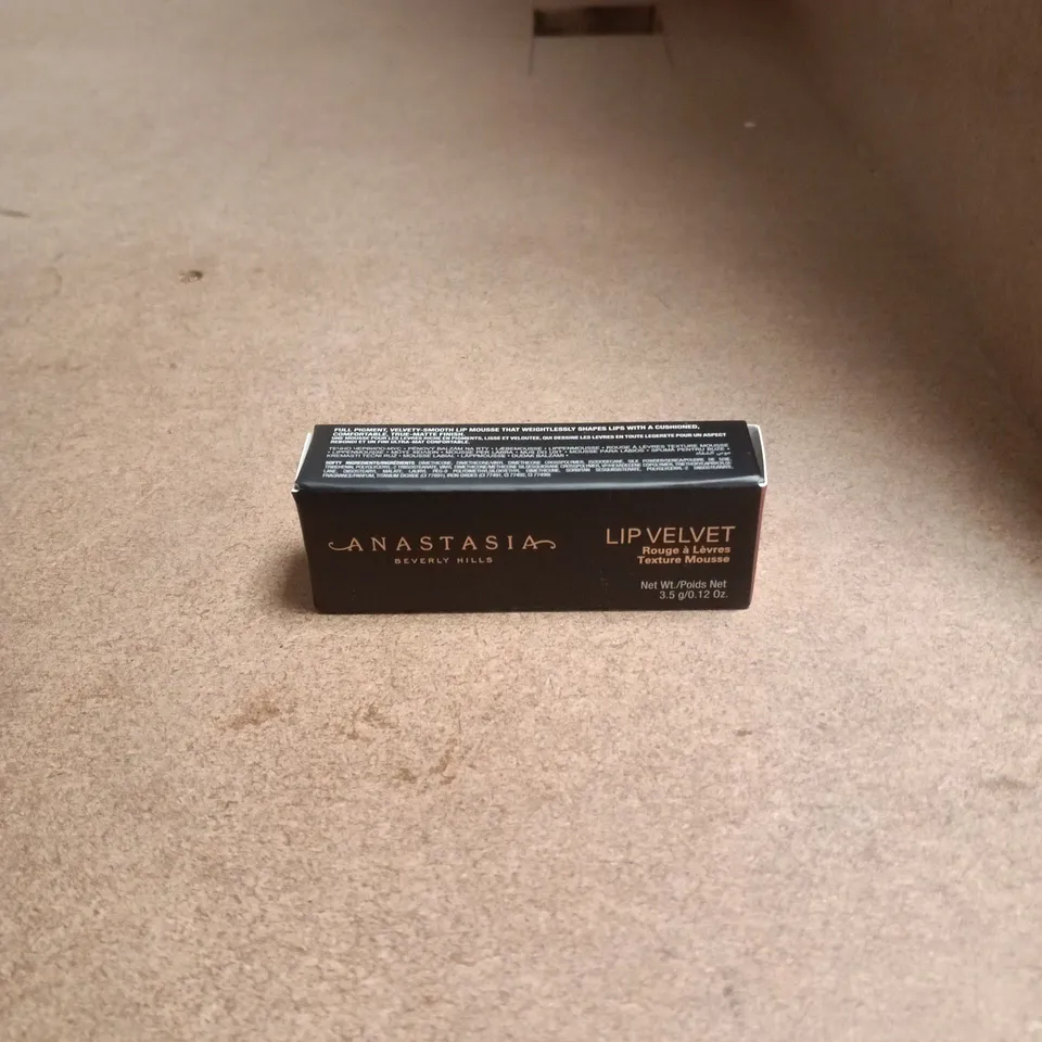 ANASTASIA BEVERLY HILLS LIP VELVET – SOFTY, 3.5G