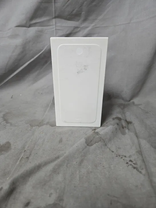 Lot 1022: APPLE IPHONE (SILVER) WITH BRAIDED CHARGING CABLE AND WALL ...