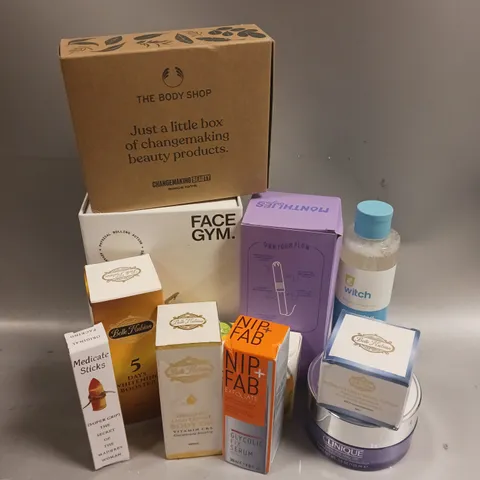 BOX OF APPROXIMATELY 15 COSMETIC ITEMS TO INCLUDE - FACE GYM HYDRATING ACTIVE ROLLER - BELLE NUBIAN LIGHTENING BODY OIL - CLEANSING WITCH HAZEL TONER ETC 